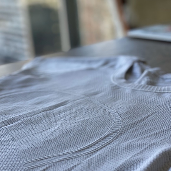 Lululemon Swiftly Tech Short Sleeve Shirt - Size Small - Picture 4 of 5